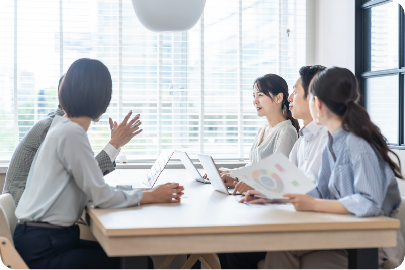 「会議中のビジネスチーム