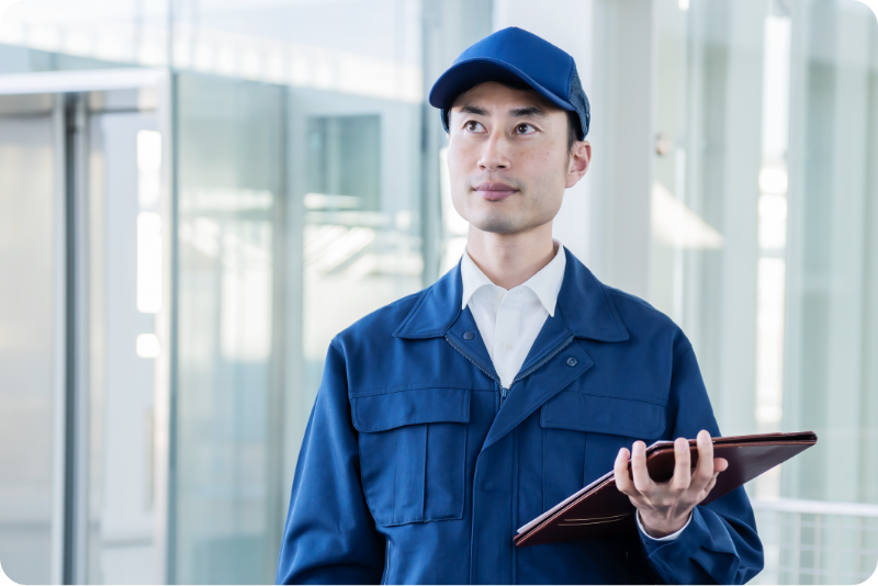 設備点検を行う作業員